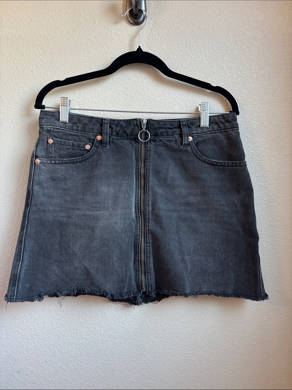 We The Free Free People Black Denim Zip Front Mini Skirt Size 28 Raw Hem